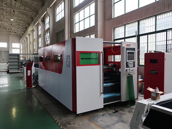 2KW fiber laser cutting machine for metal sheet