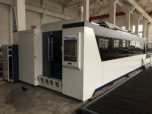 3000W Fiber Laser Metal Cutting Machine with Protective Enclosure and Pallet Changer