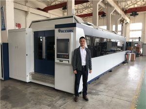 프로파일 튜브 절단기가있는 파이버 레이저 판금 절삭 3000mm 공압 척 6m