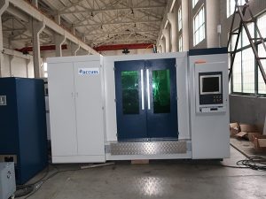 Stroj za lasersko rezanje vlakana Accurl prekriven pločama s izmjenjivim radnim stolovima 4000 x 1500 mm 
